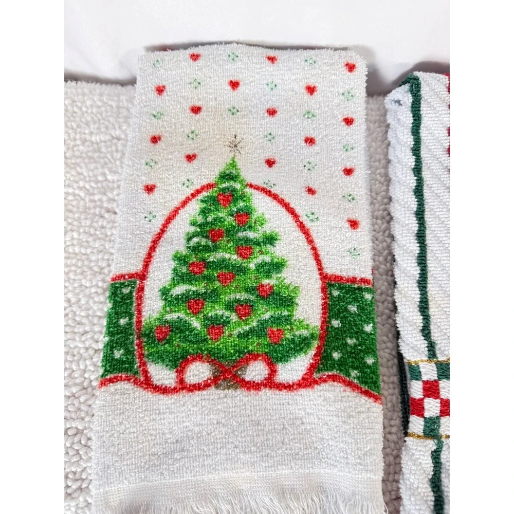 Set of 5 Vintage Christmas Hand Towels Santa Tree Cozy Holiday Decor‎